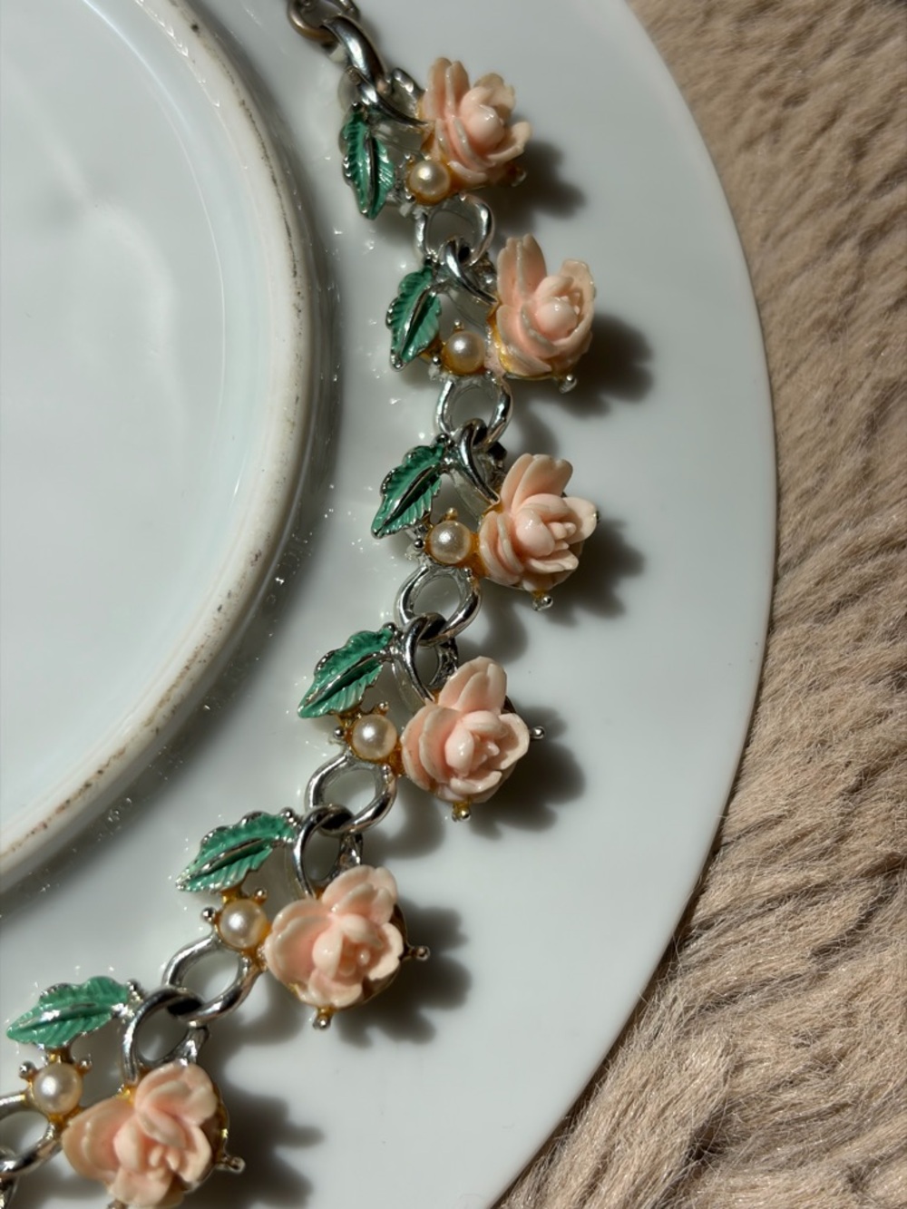 Pink Celluloid Roses With Green Leaves And Small Faux Pearls Necklace - Picture 3 of 12